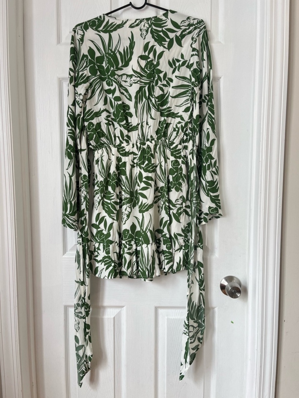 L*SPACE Geneva Green White Floral tie waist bell sleeves mini Dress size S - Picture 4 of 9